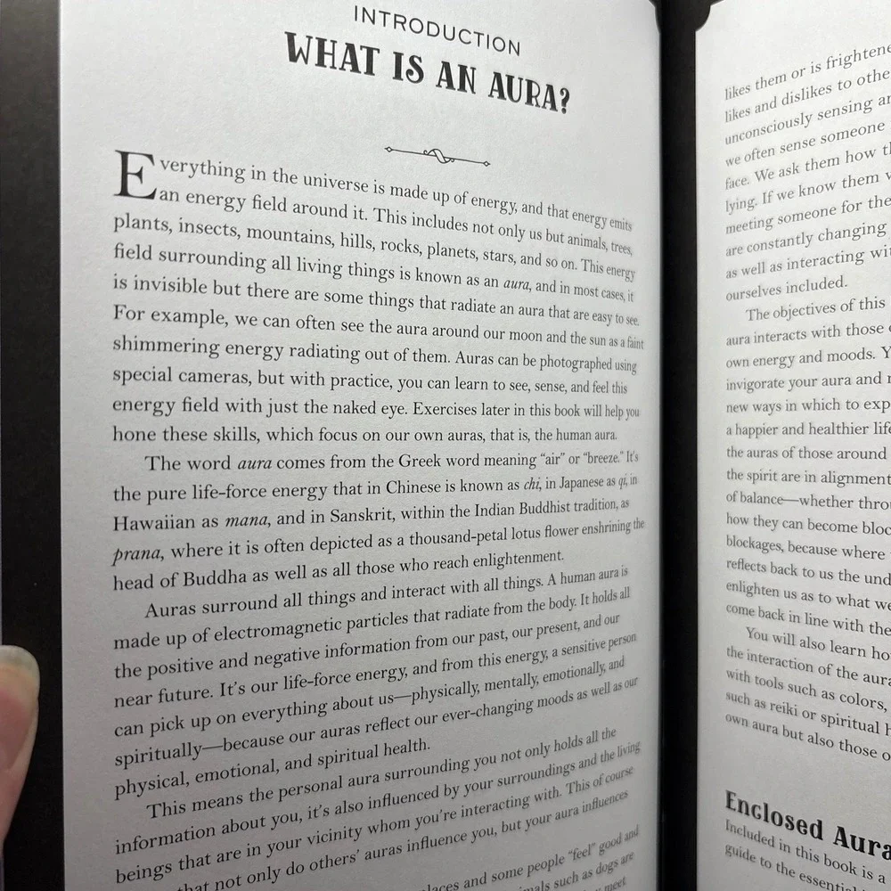 In Focus Auras‎ Your Personal Guide Book with Inch Wall Chart Joylina Goodings